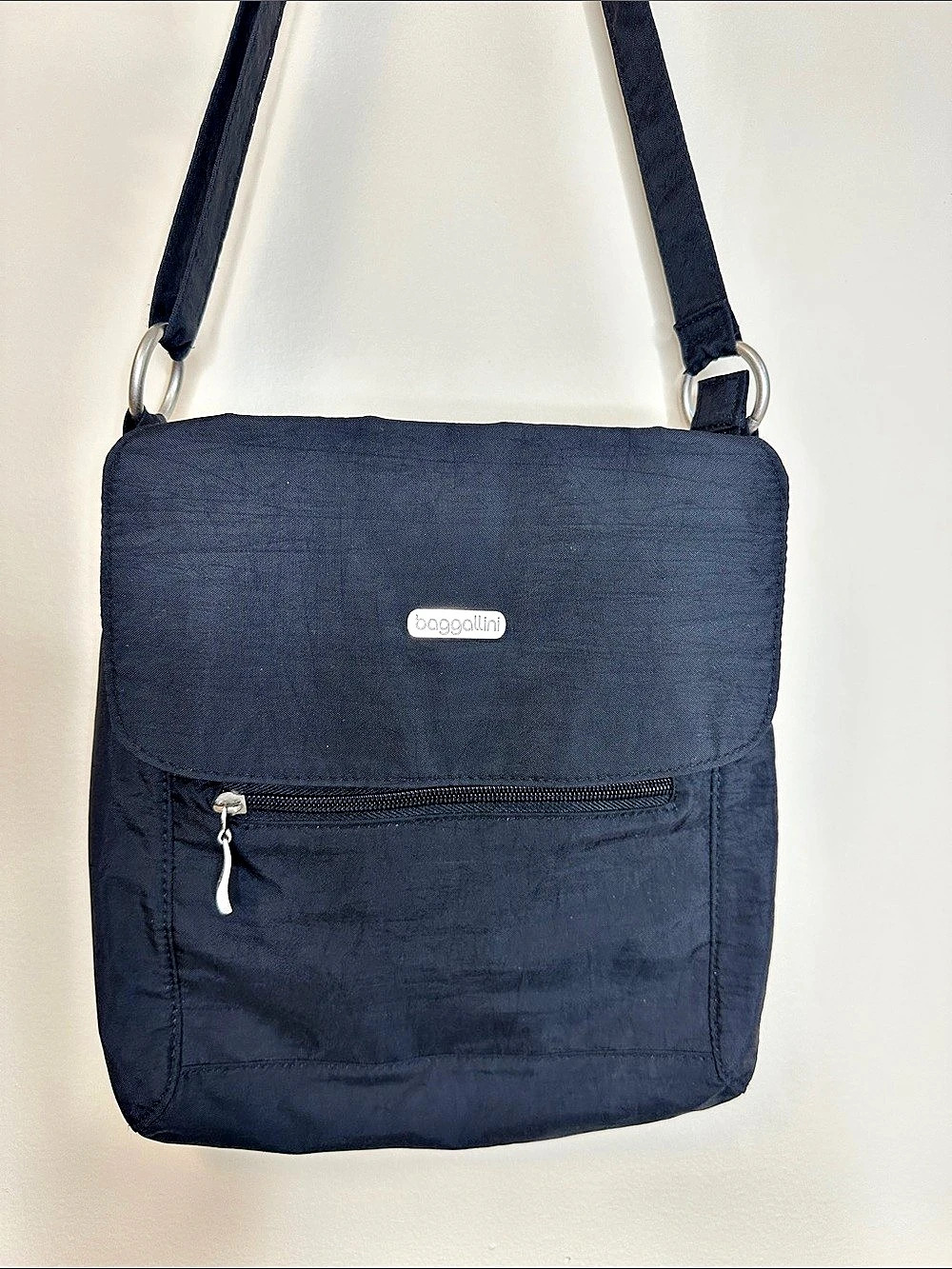 baggalini Crossbody Bag in Black
